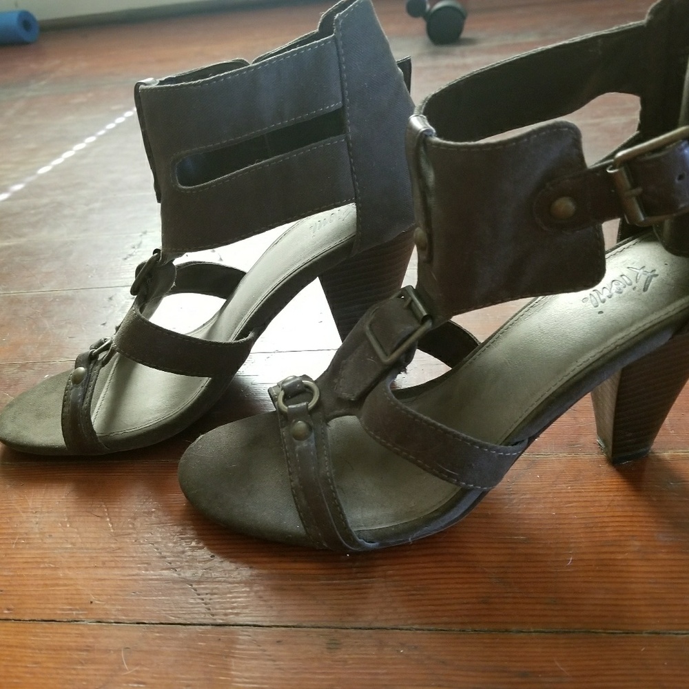 Open Toe Heels - Picture 2 of 4